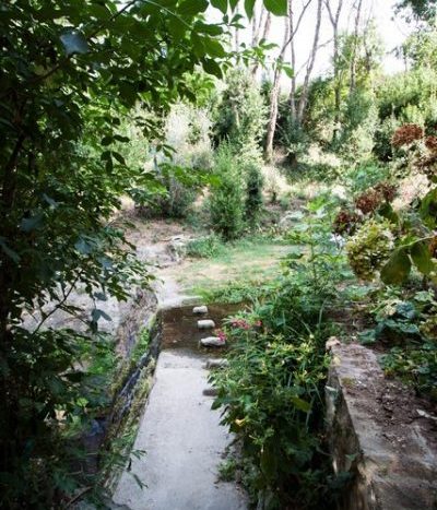 il ruscello che scorre vicino al mulino
